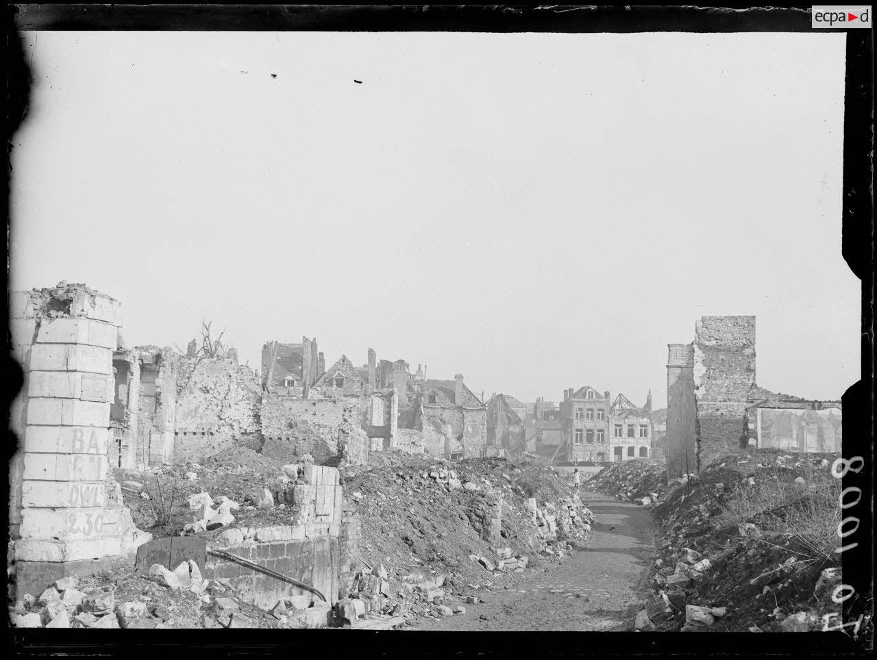 Arras, rue des Grands Vieziers. [légende d'origine]