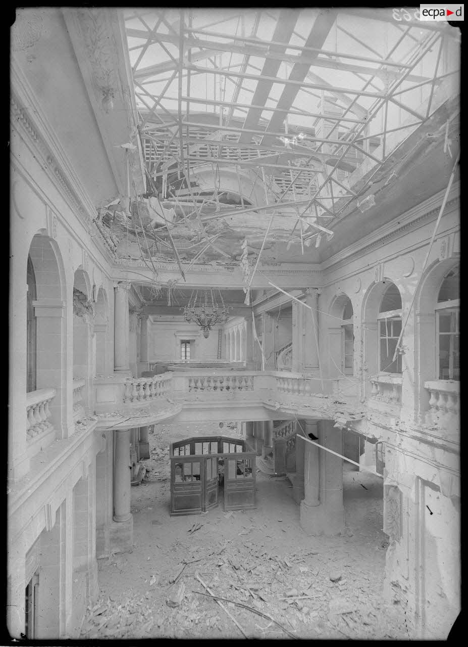 Amiens. La préfecture. La grande galerie. [légende d'origine]