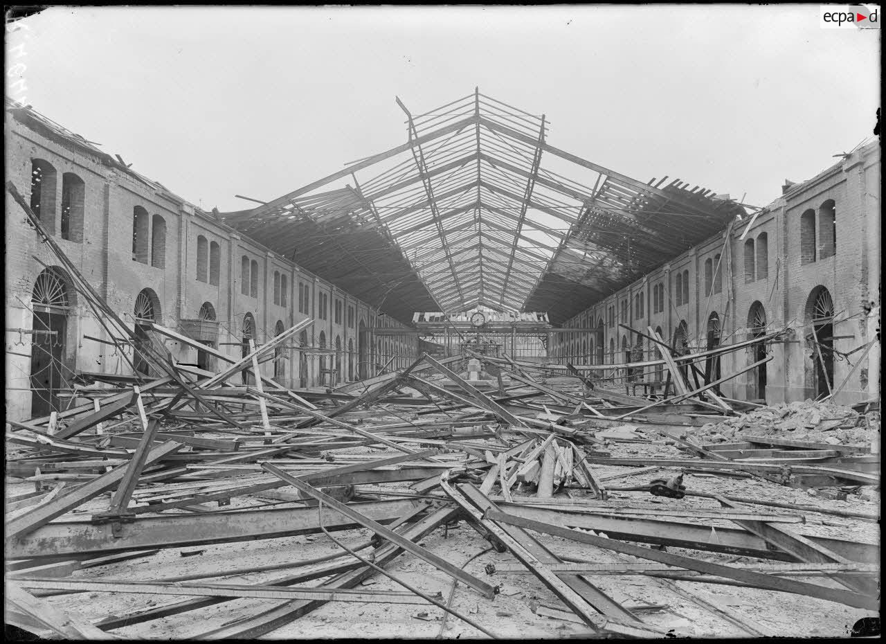 Amiens. Les abattoirs. Le bâtiment principal. [légende d'origine]