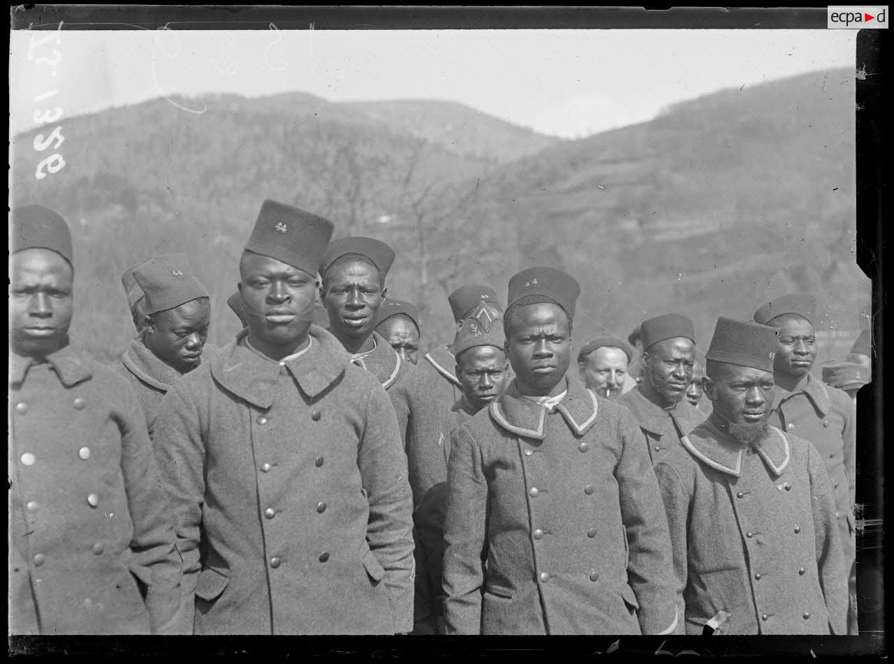 Bourbach le Haut, Alsace. Le 44e Sénégalais en marche. Types de Sénégalais. [légende d'origine]