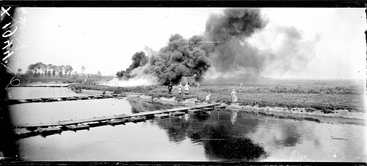 A Elsendamme (Belgique), effets du lance-flammes. [légende d'origine]