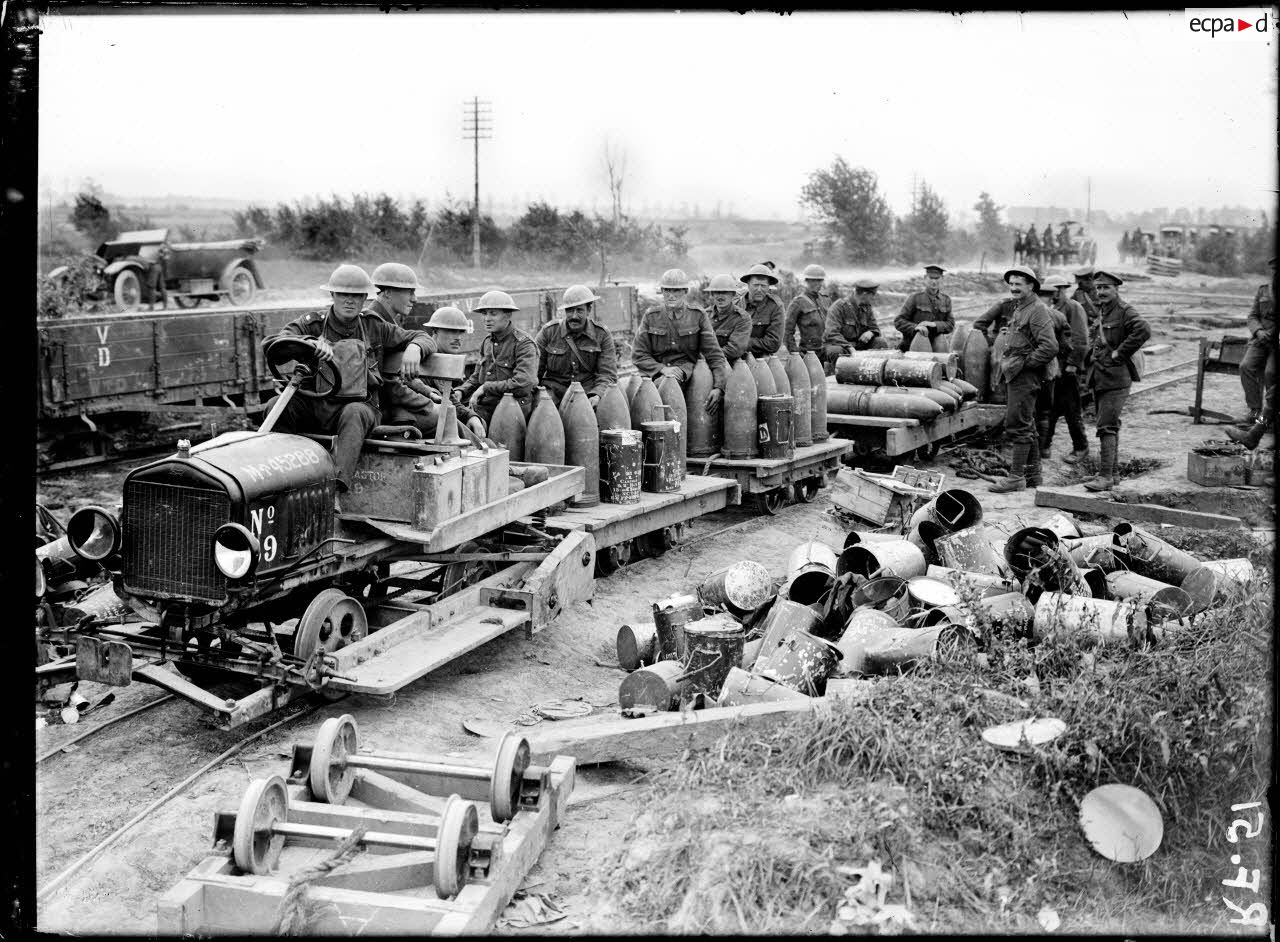 The Battle of Flanders, British ammunition being taken up to the guns over ground newly captured. [légende d'origine]