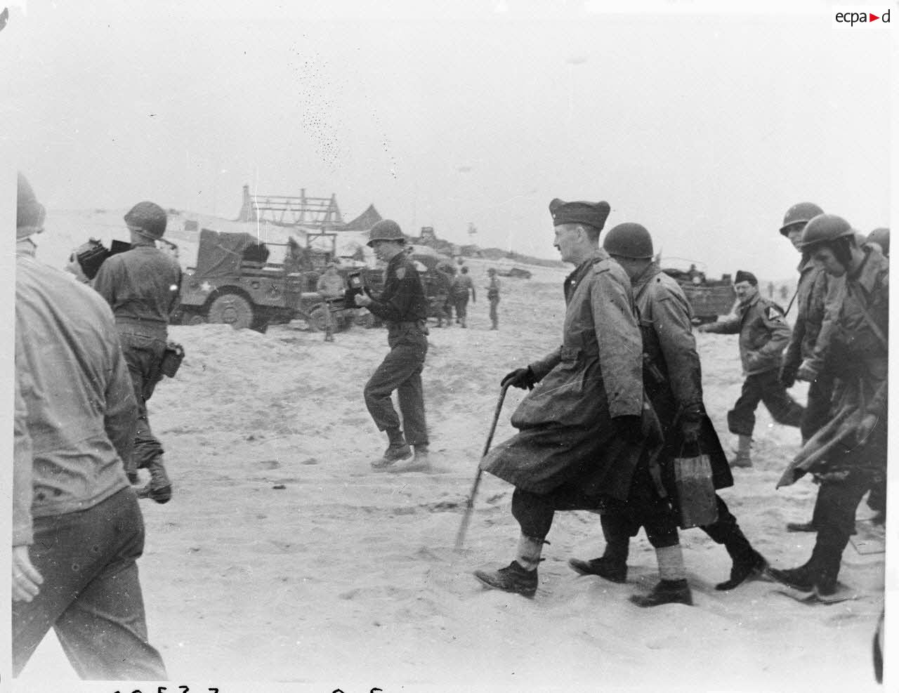 Arrivée du général Leclerc, commandant la 2e division blindée (2e DB), sur Utah Beach le 1er août 1944.