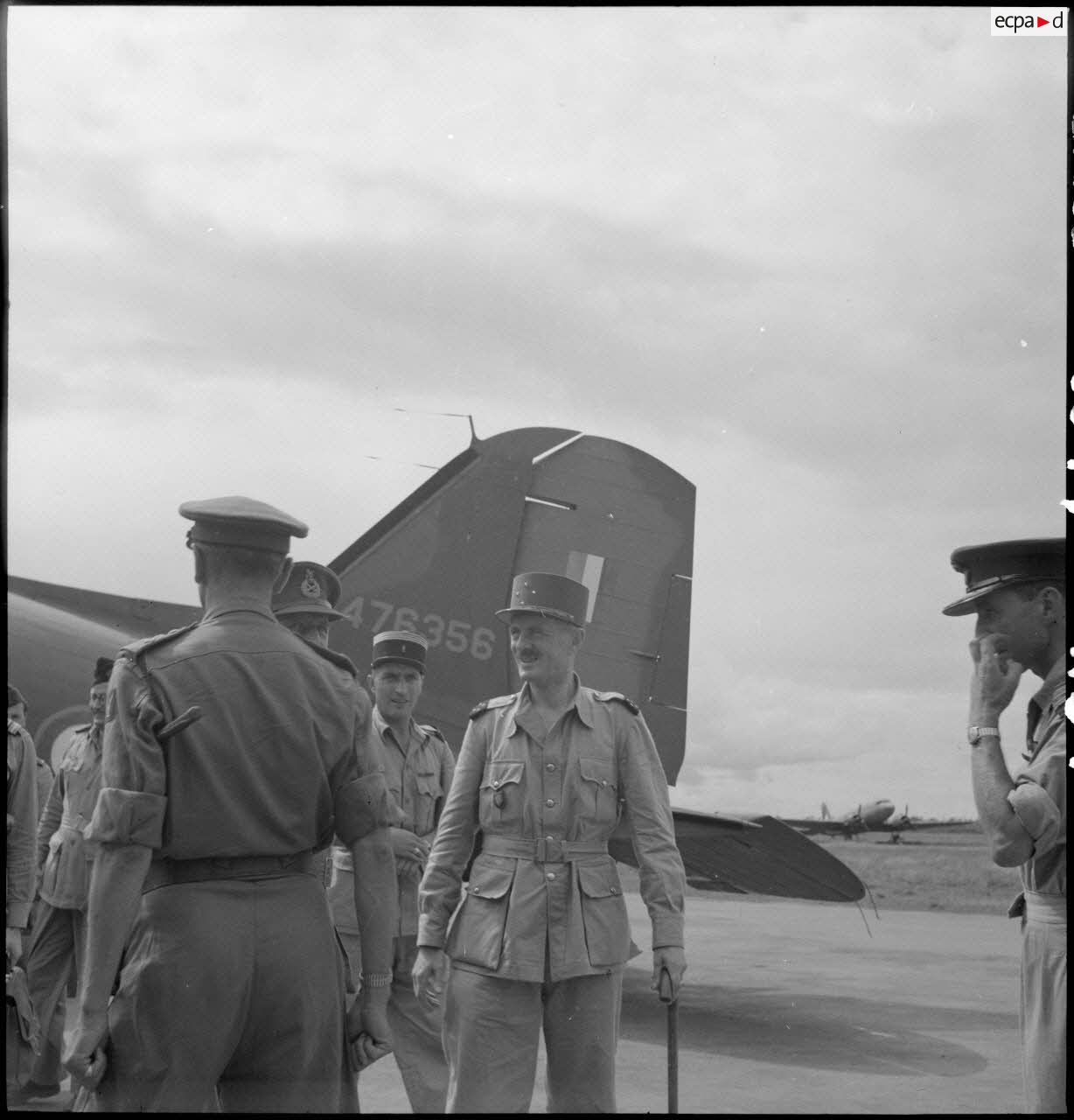 Arrivée du général Leclerc, commandant en chef en Indochine, à Saigon.