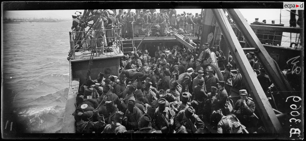 La Chaouia arrivant dans le port de Marseille. [légende d’origine]