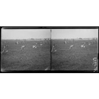 Entraînement des grenadiers à Melette. Soldats américains à l'exercice à Châlons-sur-Marne.