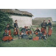 [Halte d'un groupe du 3e régiment de zouaves de Constantine.]