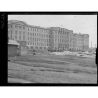 Omsk. Direction du transibérien. [légende d'origine]