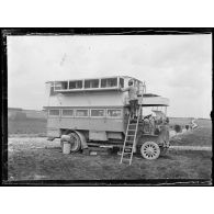 Auto-pigeonnier militaire (de la IVe Armée). [légende d'origine]