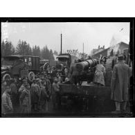 Bussang, arrivée d'artillerie américaine; Belfort, expérience de protection contre le gaz à l'ypérite, avril 1918.