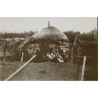 [Scène d'artisanat dans un village africain, s. d.]