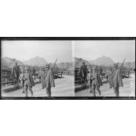 Rivoli. Pont sur l'Adige. Soldats français et italiens. [légende d'origine]