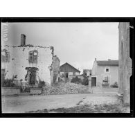 Vitrimont. Maison reconstruite et école provisoire. [légende d'origine]