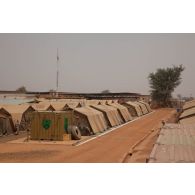 Entrée de la zone vie du détachement Air de la base aérienne de Niamey, au Niger.