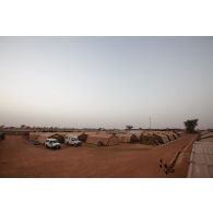 Entrée de la zone vie du détachement Air de la base aérienne de Niamey, au Niger.