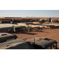 Vue du dépôt du Service des essences des armées (SEA) de la base avancée temporaire (BAT) de Madama, au Niger.