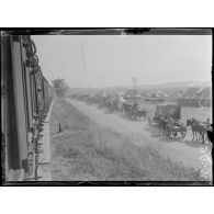 Janes. Convoi à la gare. [légende d'origine]