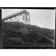 Eksisu. Le viaduc détruit par les Bulgares pour couvrir leur retraite. [légende d'origine]