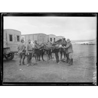 Brod. Arrivée de blessés russes. Au fond, la boucle de la Tcherna. [légende d'origine]