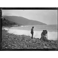 Mont-Athos. Devant Saint Panteleimon. La mer démontée. [légende d'origine]