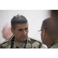 Rencontre du vice-amiral Olivier Coupry, inspecteur général des armées avec les éléments des forces armées de la coalition, durant sa visite au camp Leclerc de la base aérienne Al-Asad Air Base (AAAB).