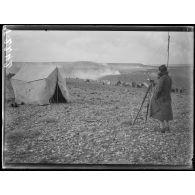 Haute Moulouya. Le camp d'Assaka. La télégraphie optique entre les deux colonnes. [légende d'origine]