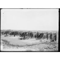 Artillerie - Manoeuvres au canon long. [légende d'origine]