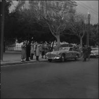 Automobile Delahaye-335 avant le départ de la colonne Voirol pour le 2e rallye Alger-Le Cap.