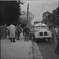 Automobile Delahaye-335 avant le départ de la colonne Voirol pour le 2e rallye Alger-Le Cap.