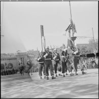 Défilé devant l'usine Citroën de Constantine lors du 27e Congrès national des officiers de réserve.