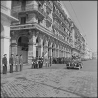 Prise d'armes pour les commémorations du 8 mai 1945 à Alger.