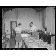 Cuisine du centre de colonie de vacances militaire d'Alger, à Chrea.