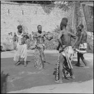 Spectacle des soldats africains du 13e RTS (régiment de tirailleurs sénégalais) pour commémorer la bataille de Bazeilles au camp de Fort-National.