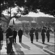 Tribune d'officiels lors des commémorations du 11 novembre à Alger.