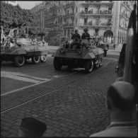 Défilé motorisé à Alger à l'occasion du 11 novembre.