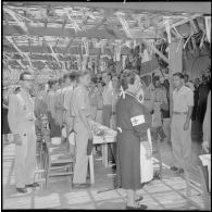 Repas lors d'une sortie des blessés de l'hôpital Maillot à Fort-de-L'Eau (Bordj El Kiffan).