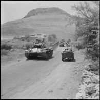 Manoeuvres et ateliers du matériel avec le 5e RCA  (régiment de chasseurs d'Afrique) et le 2e RTA (régiment de tirailleurs algériens) à Yakouren.