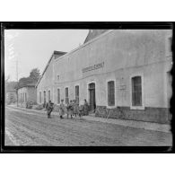 Verdun. La coopérative d’étapes. [légende d’origine]