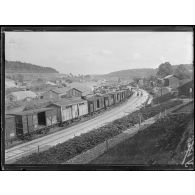 Rampont (Meuse). Vue d'ensemble du camp de Clairs Chênes. Ensemble de la gare de ravitaillement. [légende d'origine]