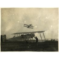 Sept[em]bre 1917. Cours d'information à Châlons. Mes débuts en avion. [légende d'origine]