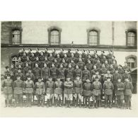 Photographie de groupe du 39e RARF au quartier des Vallières.