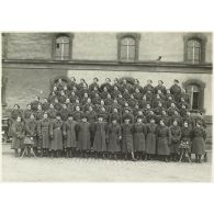 Photographie de groupe du 39e RARF au quartier des Vallières.