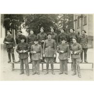 Photographie de groupe du 39e RARF au quartier des Vallières.