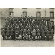 Photographie de groupe du 39e RARF au quartier des Vallières.