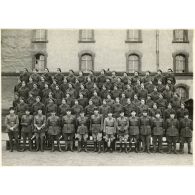 Photographie de groupe du 39e RARF au quartier des Vallières.