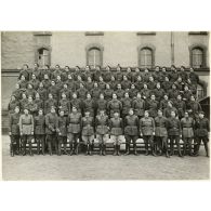 Photographie de groupe du 39e RARF au quartier des Vallières.