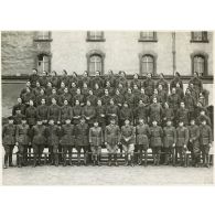 Photographie de groupe du 39e RARF au quartier des Vallières.