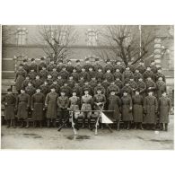 Photographie de groupe du 158e régiment d'infanterie (158e RI) à la fin des années 1930.