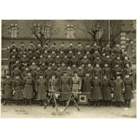 Photographie de groupe du 158e régiment d'infanterie (158e RI) à la fin des années 1930.