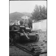 L'épave d'un canon automoteur allemand type 40 (Sturmgeschütz 40) détruit se trouve dans le village de Patrimonio.